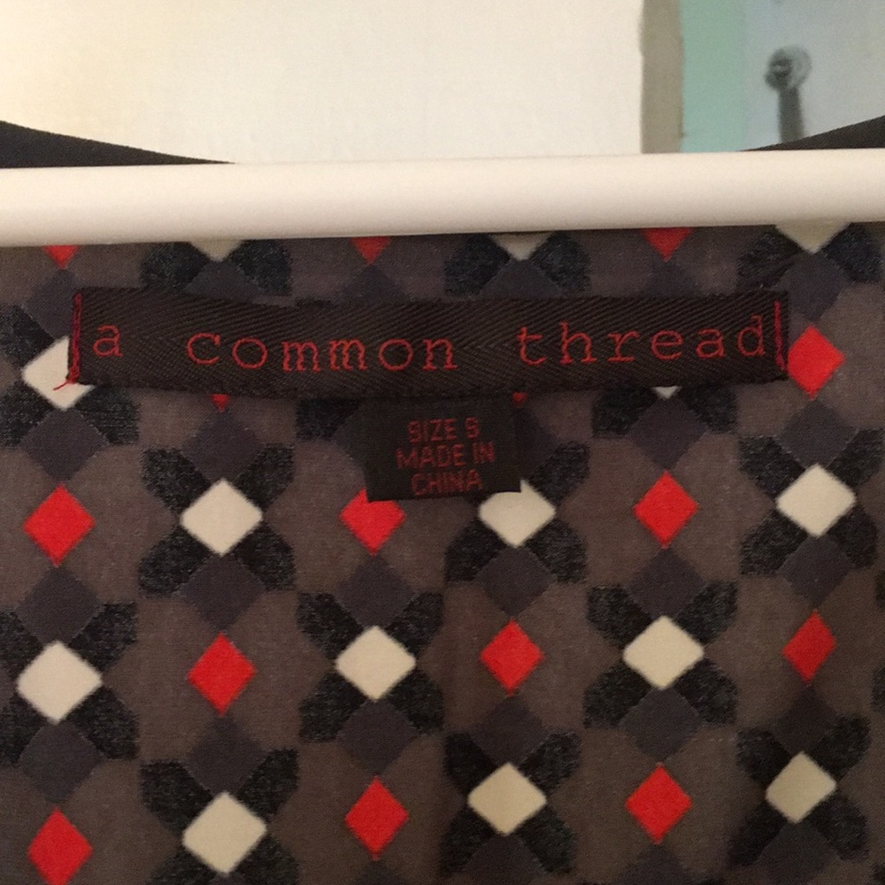 A Common thread top - Picture 2 of 6